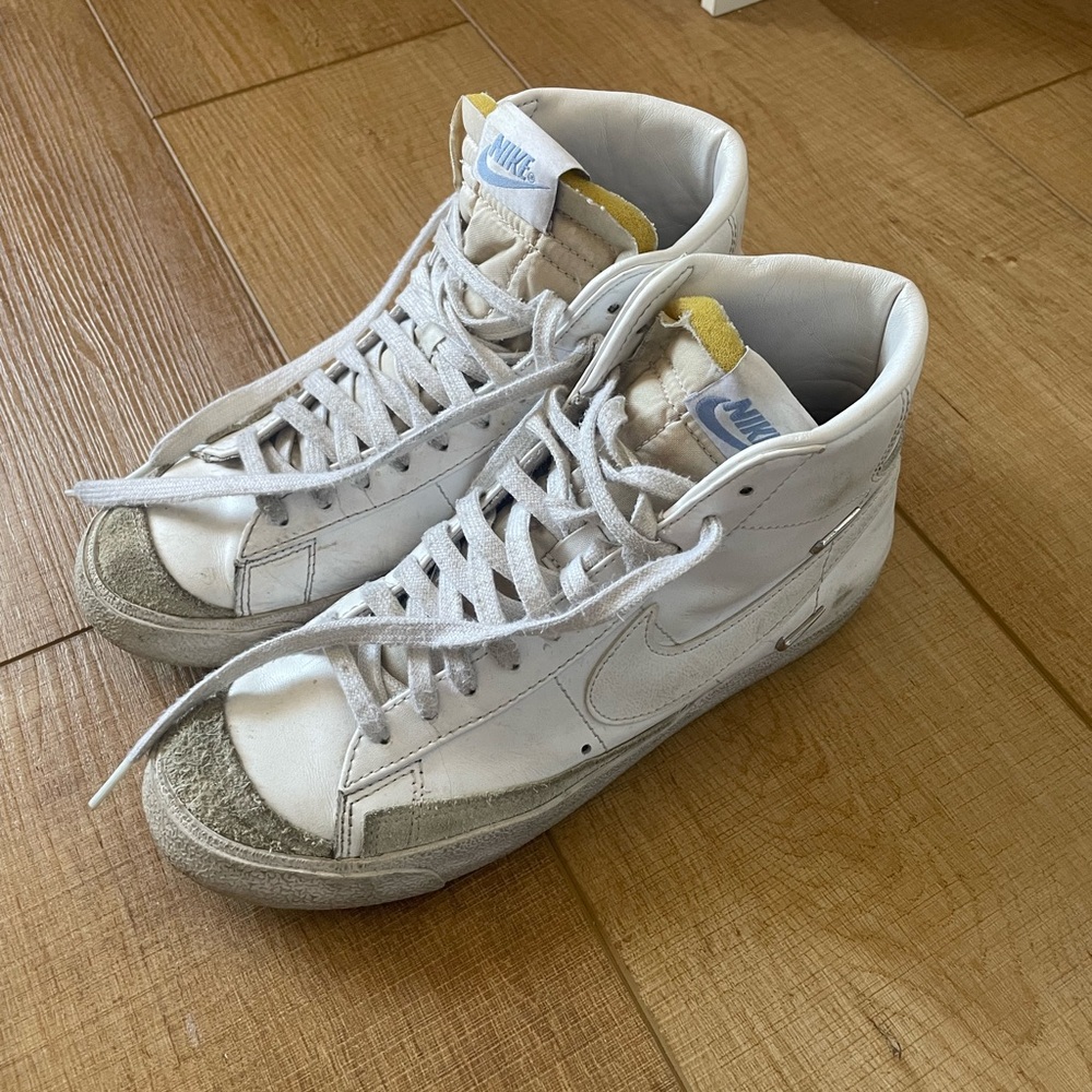 Nike Blazer Mid 77
LX White (Women's)